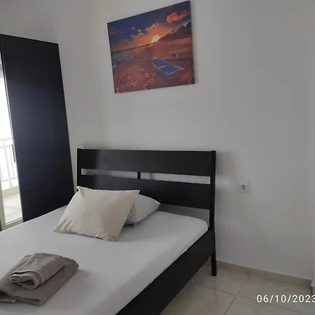 Apartment Budget By The Sea *